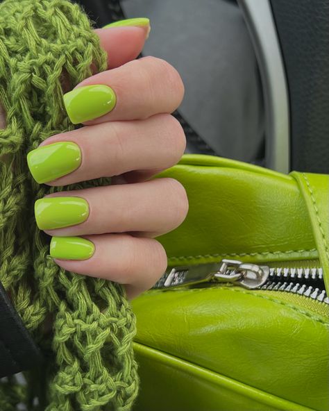 summer nails design, trend Brat Green Nails, Brat Summer Nails, Green Lime Nails, Lime Nails Design, Bright Green Nails, Lime Nails, Lime Green Nails, Brat Summer, Summer Design