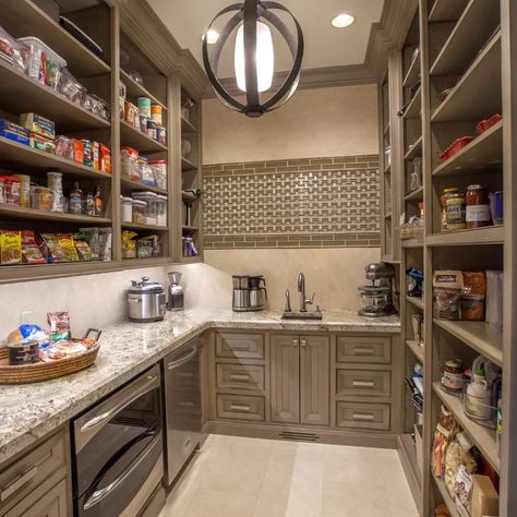 Dream Pantry Walk In, Butlers Pantry Ideas Layout, Walk In Pantry Ideas Layout, Luxury Pantry, Walk In Pantry Ideas, Pantry Closet Design, Pantry Layout, Dream Pantry, Hidden Pantry