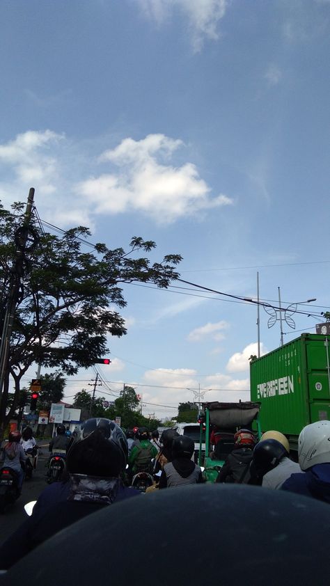 momen di lampu merah emang gaada obat Perjalanan Kota, Kota Bandung, Semarang, Highway Signs, Times Square, Road, Travel