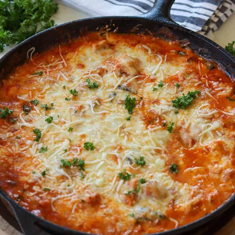 Parmesan Chicken Casserole, Keto Chicken Parmesan Casserole, Chicken Casserole Keto, Keto Chicken Parmesan, Chicken Parmesan Recipe Easy, Casserole Keto, Chicken With Italian Seasoning, Chicken Parmesan Casserole, Easy Chicken Parmesan