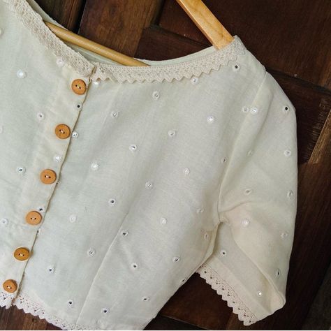 Mirror Work Top Design, Cotton Embroidery Blouse, Cotton Blouse Ideas, White Cotton Blouse Designs, Chicken Blouse Designs Latest, Off White Blouse Design, White Blouse Ideas, Simple Cotton Blouse Designs, Cotton Blouse Designs Latest Simple