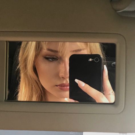 Car Selfies, Filmmaking Inspiration, Car Poses, Mirror Selfie Poses, Pic Pose, Sky Photos, Mirror Photo, Mirror Pic, Instagram Pose