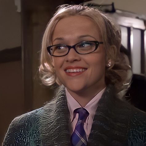 Illegally Blonde, Ellie Woods, Reese Witherspoon Movies, Ella Woods, Legally Blonde Movie, Academic Comeback, Celeb Icons, Bayonetta Glasses, Blonde Movie