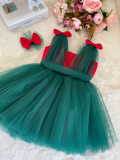 custom handmade dresses for your baby. Made with tulle. It is prepared with a soft cotton lining. It has a zipper on the back, very easy and comfortable to wear. 👉🏻You can leave a message for more questions 👉🏻It is a handmade dress that you can measure and customize. Very dense layers of tulle are used, very fluffy, personalized color options are available, you can customize it ✈️Delivered to many countries within 1-5 days by express shipping 💝 Dress New Year, New Year Dress, Emerald Dress, New Year Photo, Party New Year, Emerald Dresses, Christmas Shoot, Kids Dress Wear