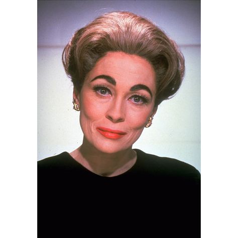 1981: Actress Faye Dunaway as the late actress Joan Crawford in "Mommie Dearest". She later blamed this film for ruining her career Mommie Dearest, Faye Dunaway, Mommy Dearest, Picture Movie, Close Up Portraits, Joan Crawford, Paramount Pictures, Classic Movies, Best Actress