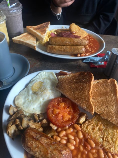 London Breakfast Aesthetic, English Breakfast Aesthetic, British Takeaway, British Lunch, Uk Breakfast, London Pics, Brunch London, London Breakfast, Growing Up British