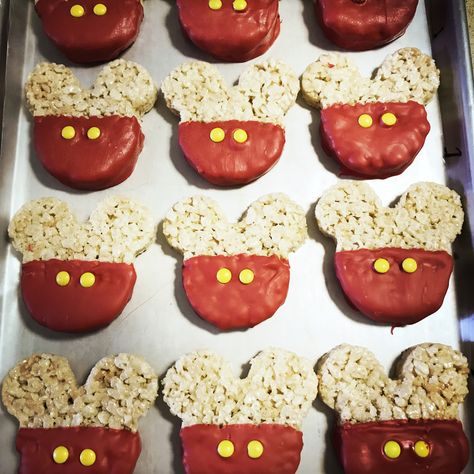 Mickey Mouse Krispie Treats, Mickey Mouse Rice Crispy Treats, Mickey Rice Krispie Treats, Mickey Mouse Birthday Treat Ideas, Mickey Mouse Birthday Desserts, Mickey Mouse Deserts Ideas, Mickey Rice Crispy Treats, Mickey Shaped Food, Mickey Mouse Birthday Treats