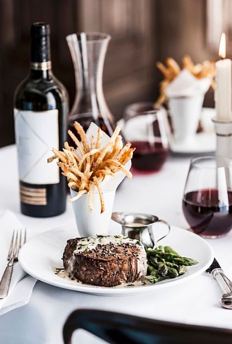 Channel your inner Julia Child with 13 of the best classic French recipes. Keep reading to learn how to make them for yourself. Peper Steak, Traditional French Recipes, Classic French Dishes, Bistro Food, Steak Frites, Restaurant Photography, French Dishes, French Cooking, French Food