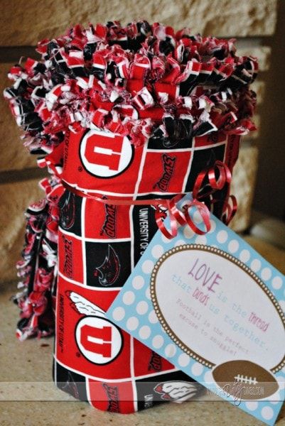 Lisa P Football Blanket 3 Diy Christmas Gifts For Men, Diy Gifts Cheap, The Dating Divas, Birthday Week, Diy Gifts For Him, Navidad Diy, Cadeau Diy, Christmas Gifts For Men, Cheap Diy