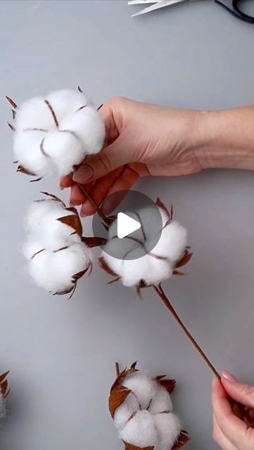 Diy Cotton Flowers, Crepe Paper Christmas Flowers, Cotton Decorations Ideas, Crepe Flowers Diy, Diy Printemps, Crepe Flowers, Cotton Bouquet, Crepe Paper Crafts, Crepe Paper Flowers Diy