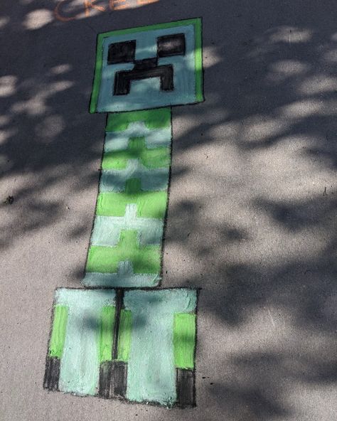 Fairlane chalk Minecraft Chalk Art, Simple Chalk Art Sidewalk, Chalk Art Sidewalk, Simple Chalk Art, Fun Chalk Art, Chalk Ideas, Creeper Minecraft, Sidewalk Chalk Art, Chalk It Up