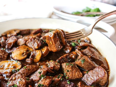 I am obsessed with these tender steak bites swimming in a savory mushroom gravy! I cannot rave about this incredible entree enough. Serve it over mashed potatoes for a meal that will make you oh so happy! Mushroom Steak Bites, Tender Beef Tips, Spicy Chicken Bites, Mushroom Steak, Steak And Mashed Potatoes, Skillet Steak, Over Mashed Potatoes, Sweet And Spicy Chicken, Mushroom Stew