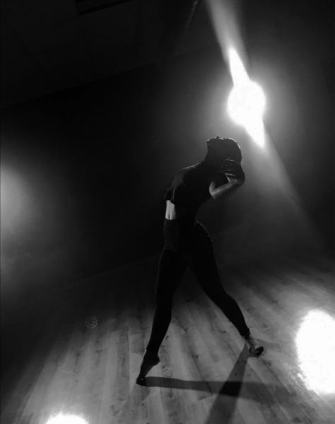 Dark Dancer Aesthetic, Contemporary Dancers Aesthetic, Perform Aesthetic, Contemporary Dance Aesthetic, Dance Aesthetics, Contemporary Dance Photography, Dancer In The Dark, Black Dancers, Dancer Lifestyle