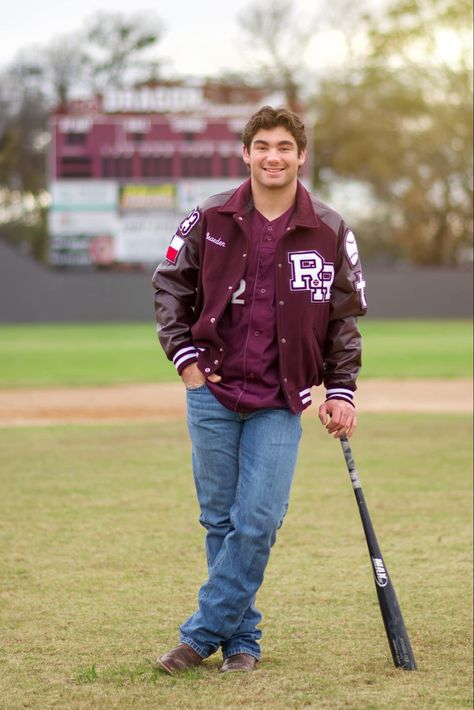 Casual Baseball Senior Pics, Senior Boys Baseball Photo Ideas, Baseball Player Senior Pictures, Baseball Portrait Poses, Senior Boy Baseball Photos, Baseball Graduation Pictures, Baseball Senior Pics, Senior Picture Baseball, Baseball Senior Photos