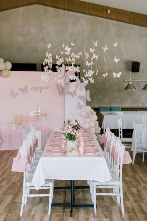 Table Decorations Butterflies, Butterfly Themed 21st Birthday Party, Butterfly Party Dessert Table, Butterflies Birthday Theme, Pastel Butterfly Birthday Party Decorations, Butterfly Birthday Table Decorations, Butterfly Theme Bday Party, 1st Butterfly Birthday Party, Butterfly Desert Table Ideas