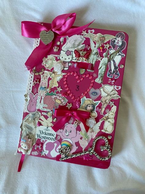 Decorated Journal, Journal Cover Page Ideas, Journal Cover Ideas, Cover Page Ideas, Journal Cover Page, Pink Scrapbook, Scrapbook Cover, Diary Covers, Bulletin Journal Ideas