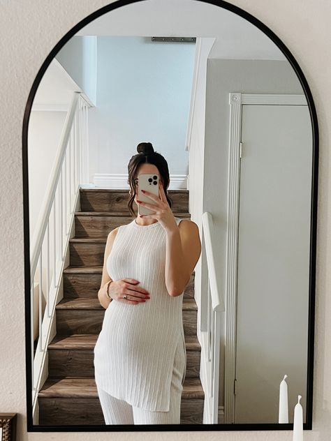 Prego Outfits Casual, Pregnancy Outfits 2024, Business Maternity Outfits, Old Money Maternity Outfits, Classy Maternity Outfits, Maternity Sets, Fall Maternity Fashion, Bump Friendly Outfits, Chic Pregnancy Style