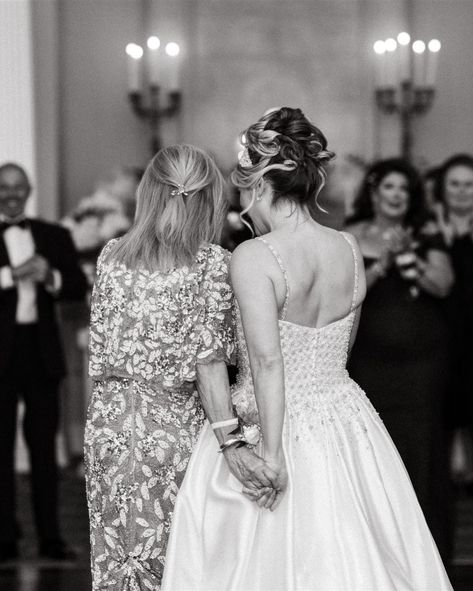 cheers to the ever-so-special mother-daughter dances 💕 Bride And Groom With Daughter, Mother And Daughter Wedding Photos, Wedding Photo Ideas Mom And Bride, Wedding Photo Mother Daughter, Mother Daughter Bride Photos, Mother Daughter Wedding Poses, Bride And Mum Photos, Wedding Mother And Daughter, Mother Of The Bride And Bride Photos