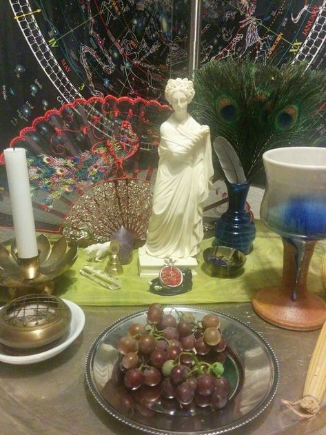 Hera Altar Ideas, Hera Altar, Greek Paganism, Altar Diy, Spiritual Aesthetics, Hellenic Aesthetic, Witch Craft Supplies, Hera Goddess, Court Room