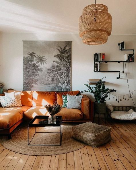 Apartamento New York, Velvet Couch Living Room, Bold Living Room, Orange Couch, Orange Sofa, Leather Sofa Living Room, Living Room Orange, Architecture Interiors, Decor Home Living Room