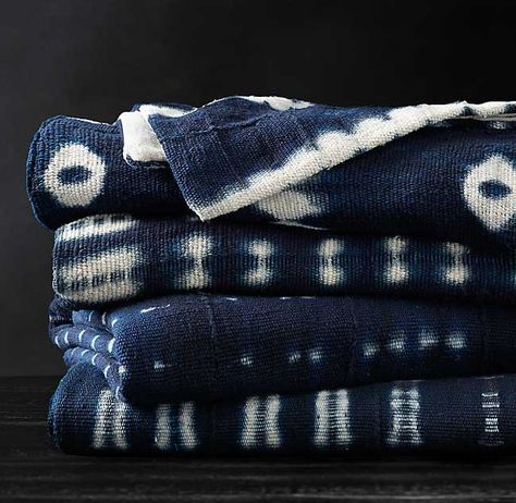 Discovering the beautiful Indigo textiles from West Africa International Decor, Indigo Cloth, Indigo Plant, Indigo Textiles, African Indigo, Indigo Shibori, African Decor, African Textiles, Indigo Colour