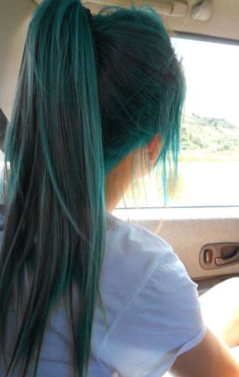 Green Hair Dye, Hair Color Unique, Teal Hair, Turquoise Hair, Hair Color Crazy, Gorgeous Hair Color, Hair Color Pastel, Hair Color Highlights, Trendy Hair Color