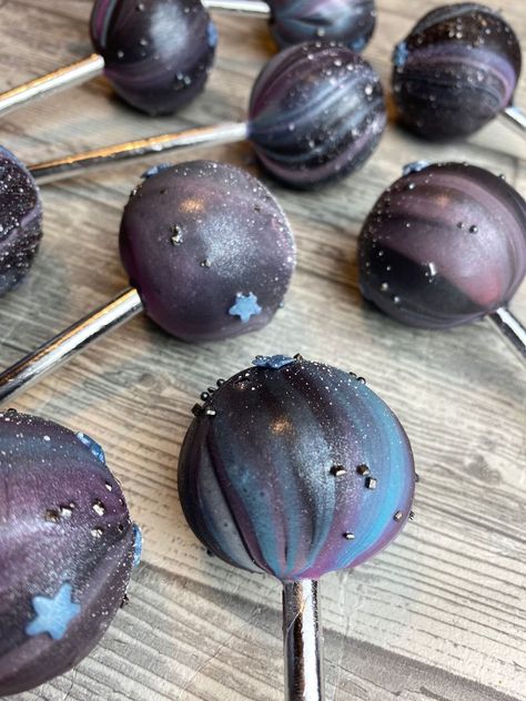 Pastries Korean Aesthetic Galaxy Cake Pops, Star Wars Cake Pops, Space Themed Desserts, Solar System Cake, No Bake Cake Pops, Cake Pop Designs, Galaxy Cake, Pastry Design, Celestial Theme