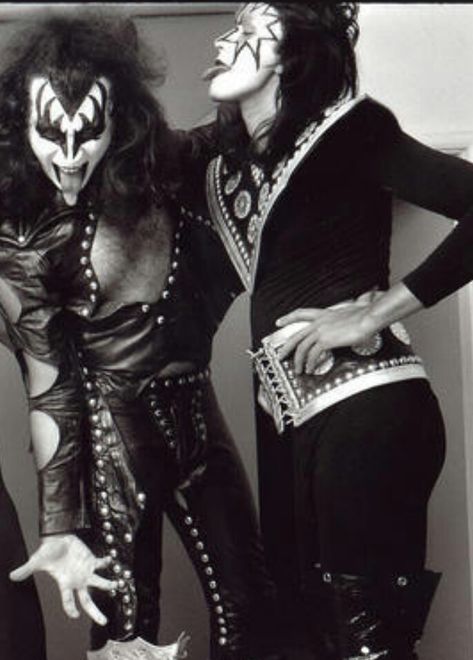 Ace & Gene Gene Kiss, Paul Kiss, Kiss Artwork, Kiss Costume, Gene Simmons Kiss, 80s Rocker, Eric Carr, Peter Criss, Kiss Army