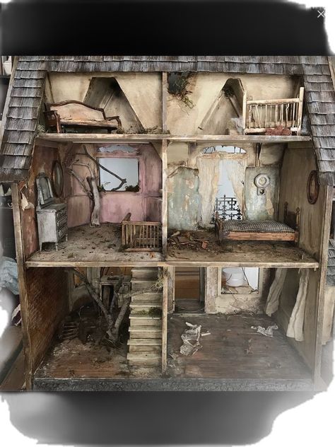 Doll House Creepy, Scary Dollhouse Diy, Creepy Dollhouse Aesthetic, Vintage Dollhouse Aesthetic, Goth Doll House, Spooky Doll House, Old Doll Aesthetic, Creepy Doll House, Dollhouse Upcycle