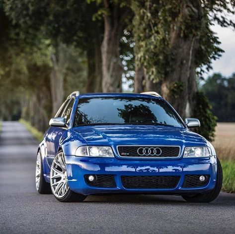 Posing in all it’s glory, this is just astonishing 😍 @auditography #audi #a4 #s4 #rs4 #b5 Audi Rs4 Avant, Rs4 Avant, Audi Wagon, Audi Rs6 Avant, Audi A, Mercedes Benz C63, Audi Allroad, Sedan Cars, Audi Rs5