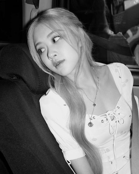 "I was getting kinda used to being someone you  love".   BTS Jungkook… #fanfiction #Fanfiction #amreading #books #wattpad Rosé Blackpink Black, Rosé Instagram Update, Rosé Black And White, Rosé Instagram, Rosé Aesthetic, Park Rosé, Rose Park, Rose Icon, Eyes Closed