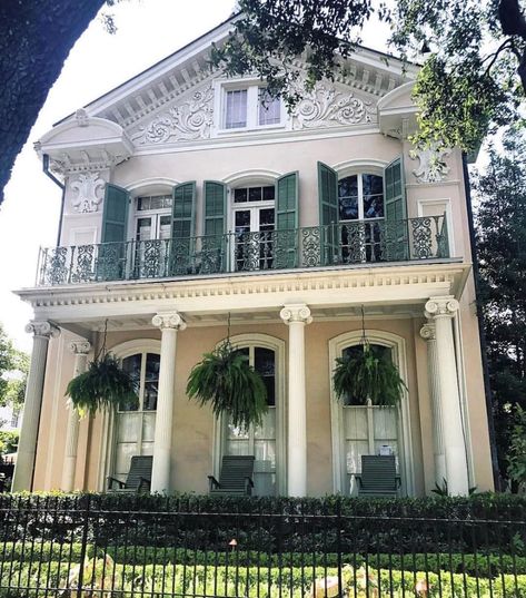 Splendor in the South ™️ (@splendorinthesouth) | Instagram Southern Colonial Homes, New Orleans Style Homes, New Orleans Architecture, Greek Revival Home, Cabin Exterior, New Orleans Homes, Garden District, Greek Revival, Elegant Home