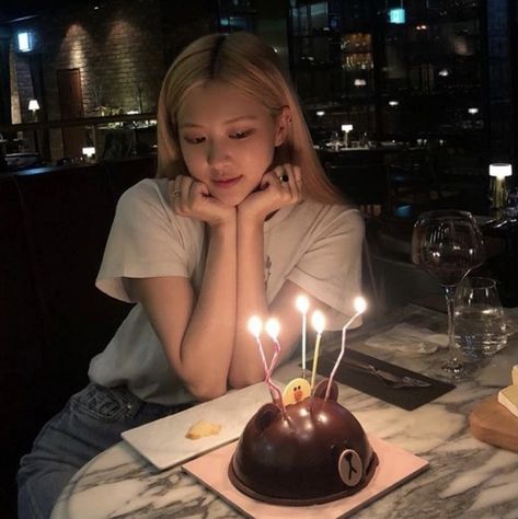 Rosé Birthday Cake, Happy Birthday Icons, Happy Birthday Rose, 귀여운 음식 그림, Birthday Icon, Rosé Birthday, Birthday Roses, Rose Cake, Rose Icon