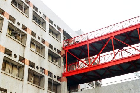 Red bridge between two buildings Bridge Between Two Buildings, Bridge Between Buildings Architecture, Bridge Between Buildings, Stairs Detail, Union University, Small Bridge, Steel Trusses, Student House, Pedestrian Bridge