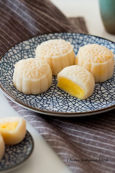 Snow Skin Mooncake for coming mid-autumn day @elaineseafish Moon Cake Recipe, Mooncake Recipe, Moon Cakes, Chinese Dessert, Custard Filling, Asian Desserts, Mooncake, Moon Cake, Food Cakes