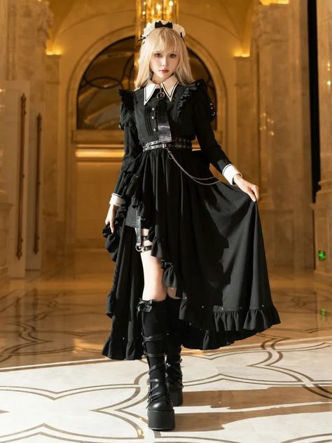 Fashion Apron, Black Apron, Fashion Shorts, Maid Dress, Apron Dress, Goth Outfits, Inspired Fashion, Lolita Dress, Gothic Lolita