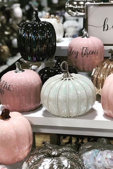 HomeGoods Is Selling Glass-Blown Pumpkins, and They're Really Beautiful Glass Pumpkin Decor, Halloween Home Decor Ideas, Kitsch Decor, Garden Modern, Gothic Garden, Modern Halloween, Harvest Thanksgiving, Halloween Tattoo, Fall Thanksgiving Decor