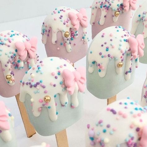 My Little Cakepop Molds 📍Home of the original 3D cake pop mold. on Instagram: "Pastel dreams🎀 These cake pops by @mayrascakepops are absolutely beautiful! The colors and design are so fun and perfect for any girly birthday party!!💜 ⠀⠀⠀⠀⠀⠀⠀⠀⠀ Products used: -My Little Cakepop Popsicle Mold -Colourmill Oil Blend in Lavender, Baby Pink & Tiffany ⠀⠀⠀⠀⠀⠀⠀⠀⠀ Tap image for items used. Shop www.MyLittleCakepopMolds.com. $5.95 flat rate shipping, free on ordes of $100.00 or more (domestic only). We ship fast usually same day or next. Worldwide shipping also available! . . . #MyLittleCakepop #MyLittleCakepopMolds #cakepops #cakepop #cakepopmolds #cakepopmold #sweettreats #cakesupplies #baking #bakingsupplies #smallbusiness #summercakepops #summercakepop #birthdaycakepops #sweettreats #pastelcakep Girly Cake Pops Birthday, Flat Cake Pops, Pastel Cake Pops, Popsicle Cake Pops, Cake Pops Designs, Cake Pops Birthday, Dessert Business, Flat Cake, Fun Cake Pops