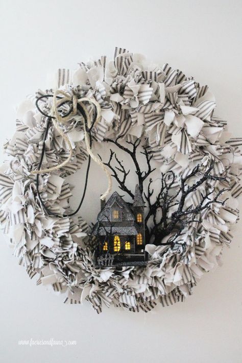 Fabric Halloween Wreath, Halloween Ghost Wreath Diy, Farmhouse Halloween Wreath, Haunted House Wreath, Halloween Rag Wreath, Diy Halloween Door Decor, Ghost Wreath Diy, Diy Fall Art, How To Make A Halloween Wreath