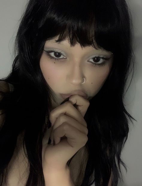 @deargigi on twitter Light Goth Makeup, Light Goth, Bleached Eyebrows, Image Swag, Alternative Makeup, Cool Makeup Looks, Edgy Makeup, Goth Makeup, Grunge Makeup