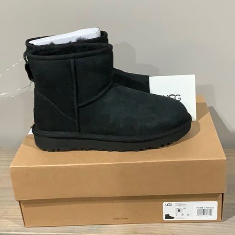 NIB! UGG Classic Mini Black Boots Size 6 Low Uggs, Ugg Classic Mini Ii, Ugg Classic Mini, Ugg Black, Ugg Classic, Classic Mini, Teen Fashion Outfits, Womens Uggs, Ugg Shoes