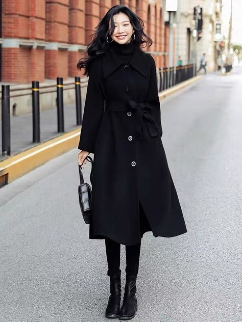 Black winter cashmere long coat - FashionByTeresa Belted Winter Coat, Korean Women Winter Outfits, Formal Coats For Women, Long Black Coat Outfit, Black Long Jacket, Winter Coat Trends, Black Coat Outfit, Long Coat Outfit, Trendy Dress Styles