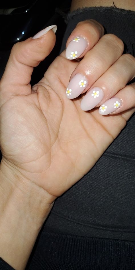 Nail Ideas Powder Dip, Nail Ideas Powder, Powered Nails, Dip Powder Nail Art, Short Almond Nails, Short Almond, Dip Powder Nails, White Daisy, Prom Nails