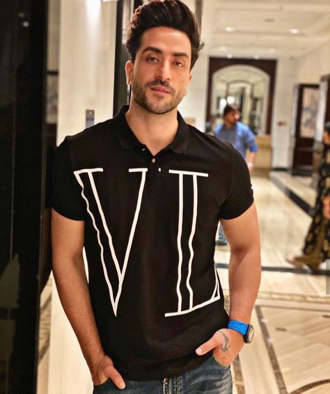 Aly Goni Aly Goni, Handsome Celebrities, Actor Picture, Bigg Boss, Brown Blonde Hair, Wild Card, Men Dress, Blonde Hair, Men's Polo Shirt