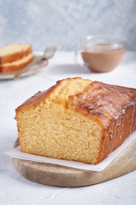 Easy Lemon Desserts, Lemon Drizzle Cake Recipe, Lemon Dessert Recipes Easy, Lemon Desserts Easy, Flourless Chocolate Cake Recipe, Mary Berry Recipe, Chocolate Chip Muffin Recipe, Lemon Bar, Lemon Dessert