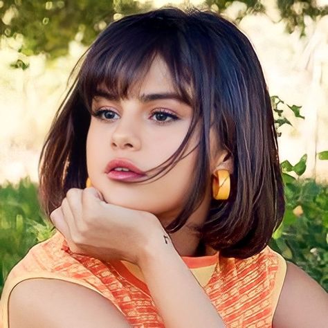 Selena Gomez Bob, Selena Gomez Haircut, Selena Gomez Bangs, Selena Gomez Short Hair, Selena Gomez Hair, Selena Gomez Photoshoot, Short Dark Hair, Selena Gomez Cute, Hair Color Streaks