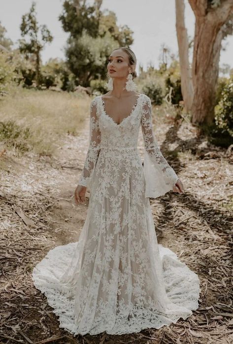 Wedding Dress Tool, Cream Colored Wedding Dress, Boho Wedding Dress With Sleeves, Barn Wedding Dress, Bridesmaid Dresses Boho, Rustic Boho Wedding, Beach Wedding Dress Boho, Boho Wedding Dress Lace, Elopement Dress