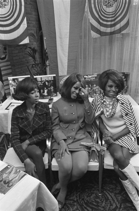 1960 Costume, Florence Ballard, Diana Ross And The Supremes, 70s Black Women, Diana Ross Supremes, Romantic Kitchen, Mary Wilson, 60s Vibe, The Supremes