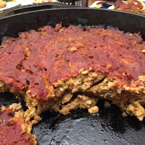 Ethan's Hungry Man's Cast Iron Meatloaf Meatloaf Topping, Perfect Meatloaf, Chicken Meatloaf, Delicious Meatloaf, Iron Skillet Recipes, Skillet Recipes, Cast Iron Skillet Recipes, Feed A Crowd, Meatloaf Recipe