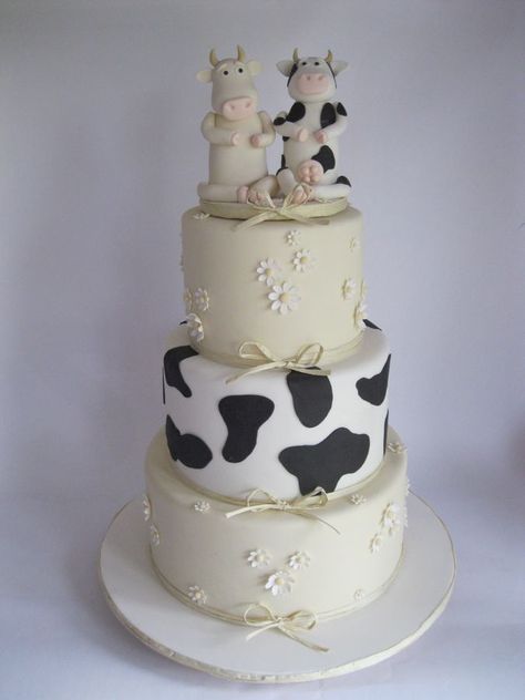 Cow themed wedding cake adapted from an original. This isn't my design but I don't know who's it is, I searched for it but was unable to find the original designer so if you know I would love to know who to give the credit to. Cow Themed Wedding, Cow Wedding, Farmer Wedding, Wedding Planner Job, Whimsical Wedding Cakes, Cow Cake, Wedding Cake Images, Cow Cakes, Round Wedding Cakes